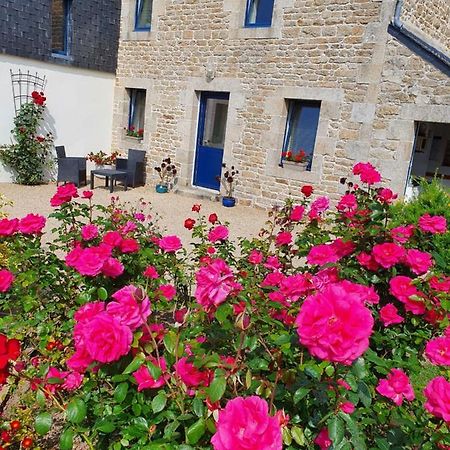 Bed and Breakfast Au Jardin De Creachavel Cléder Exterior foto