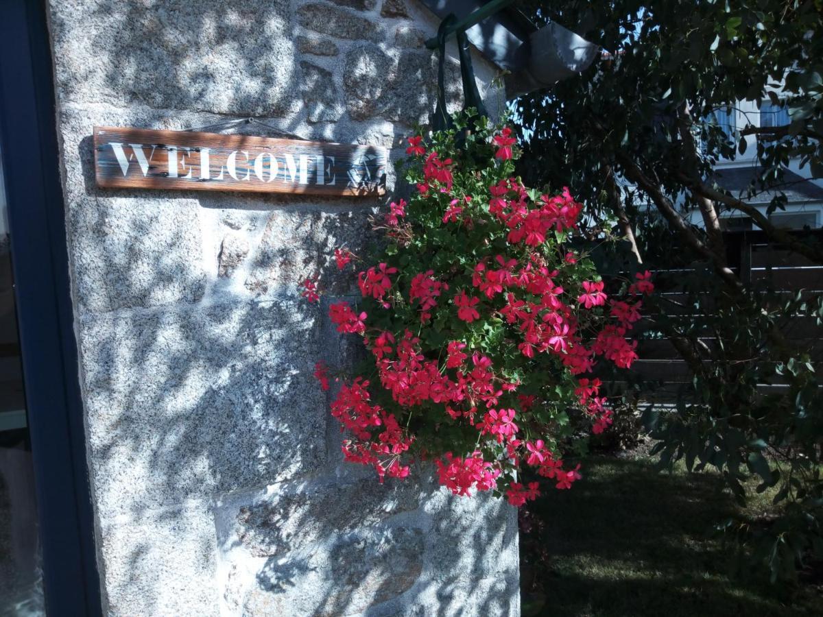 Bed and Breakfast Au Jardin De Creachavel Cléder Exterior foto