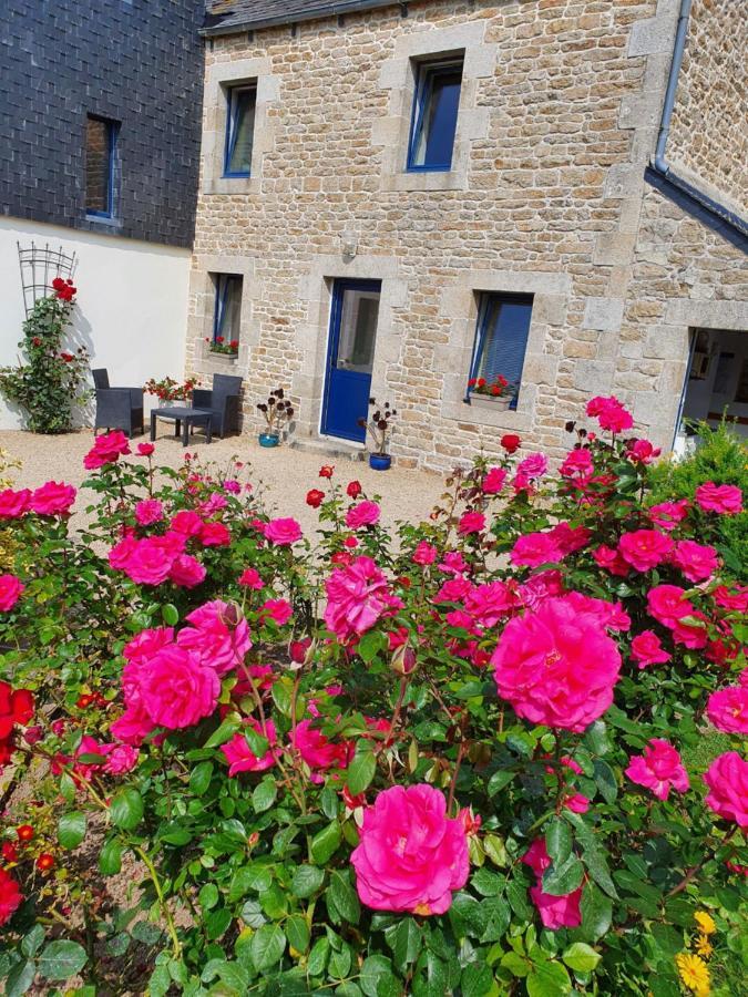 Bed and Breakfast Au Jardin De Creachavel Cléder Exterior foto