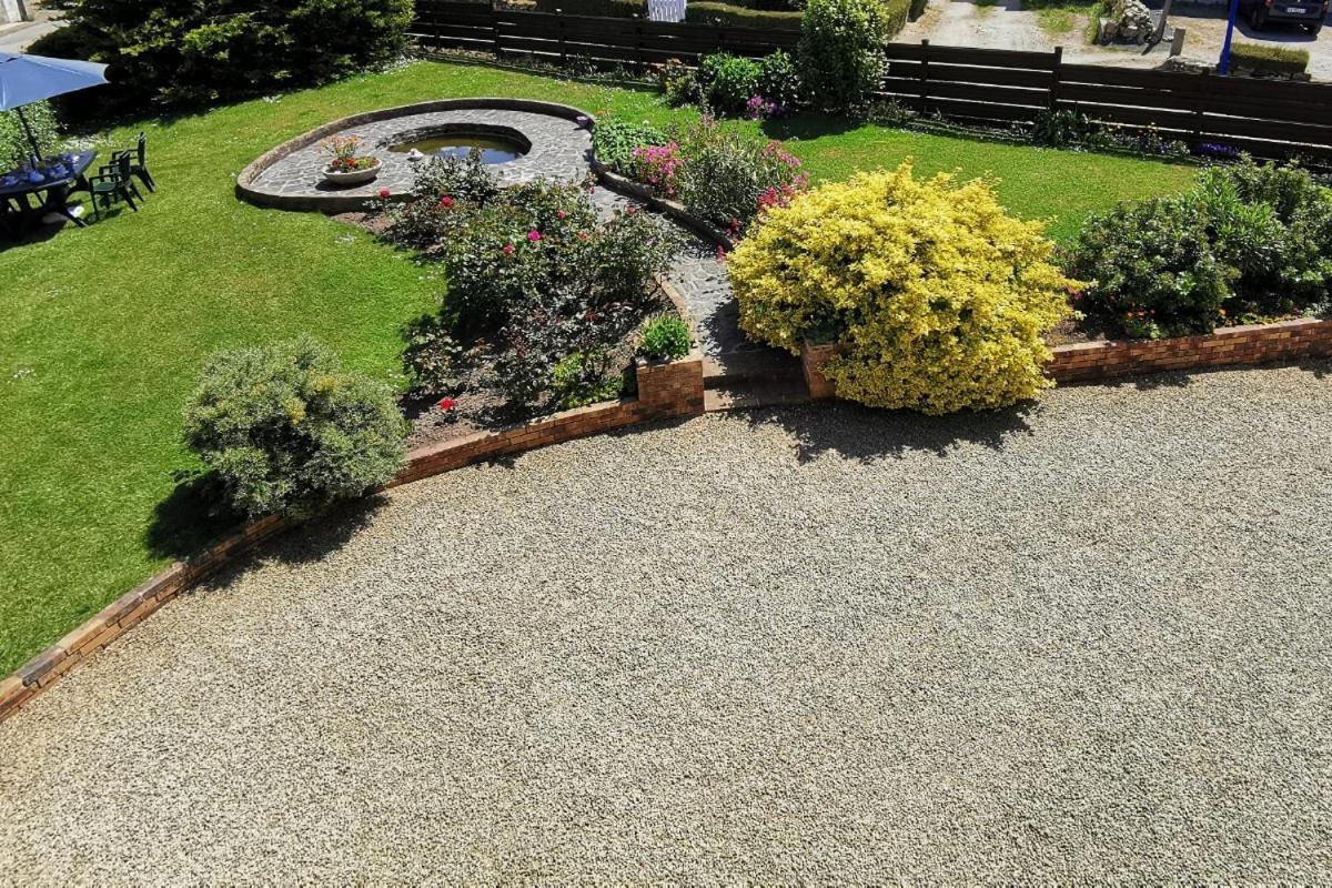 Bed and Breakfast Au Jardin De Creachavel Cléder Exterior foto